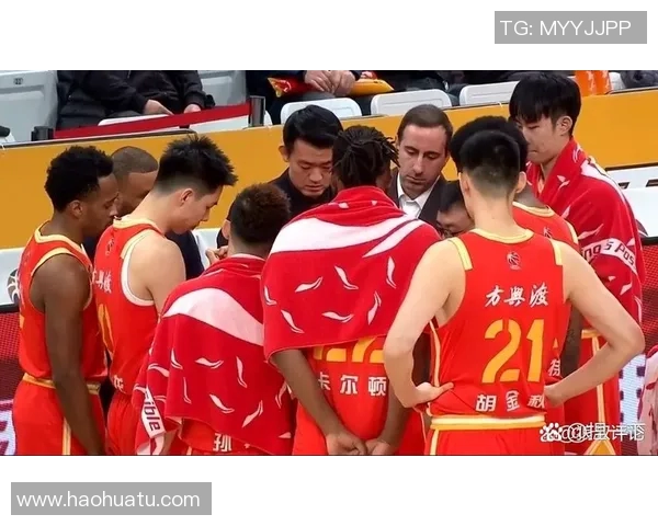 中国男篮与西班牙队激战正酣谁能在国际赛场上笑到最后